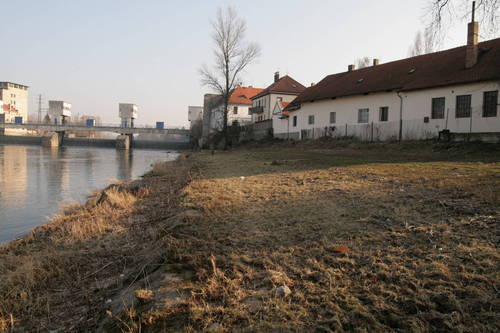 02-Path for bike along the river Labe